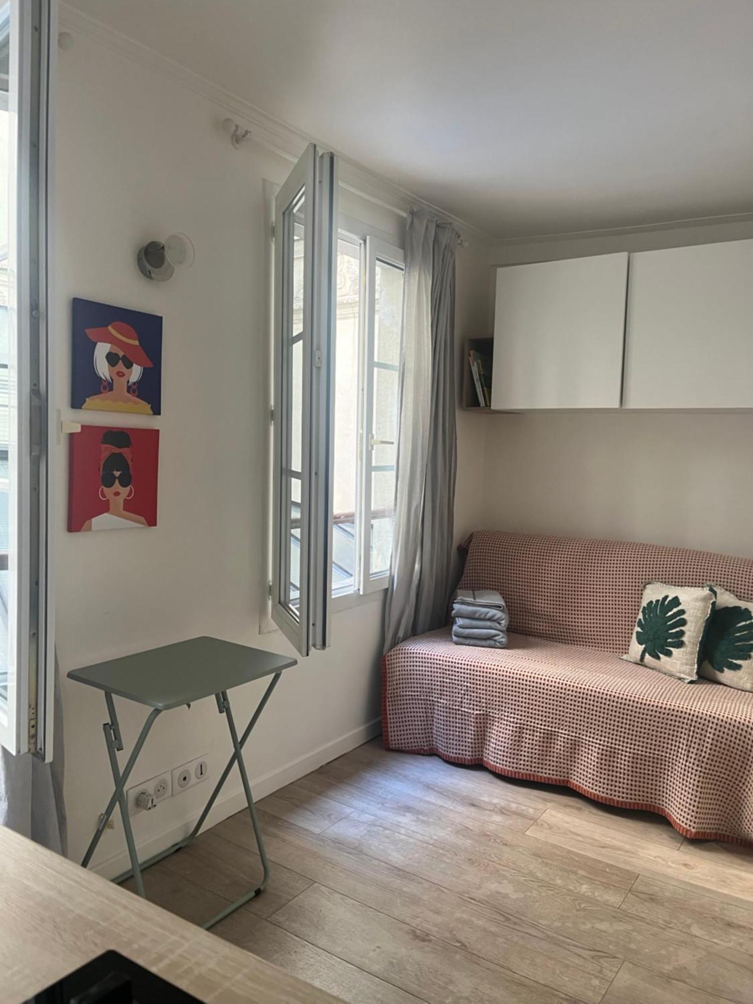 Place A 2 Minutes Du Musee Louvre Vivez A Pied Homestay