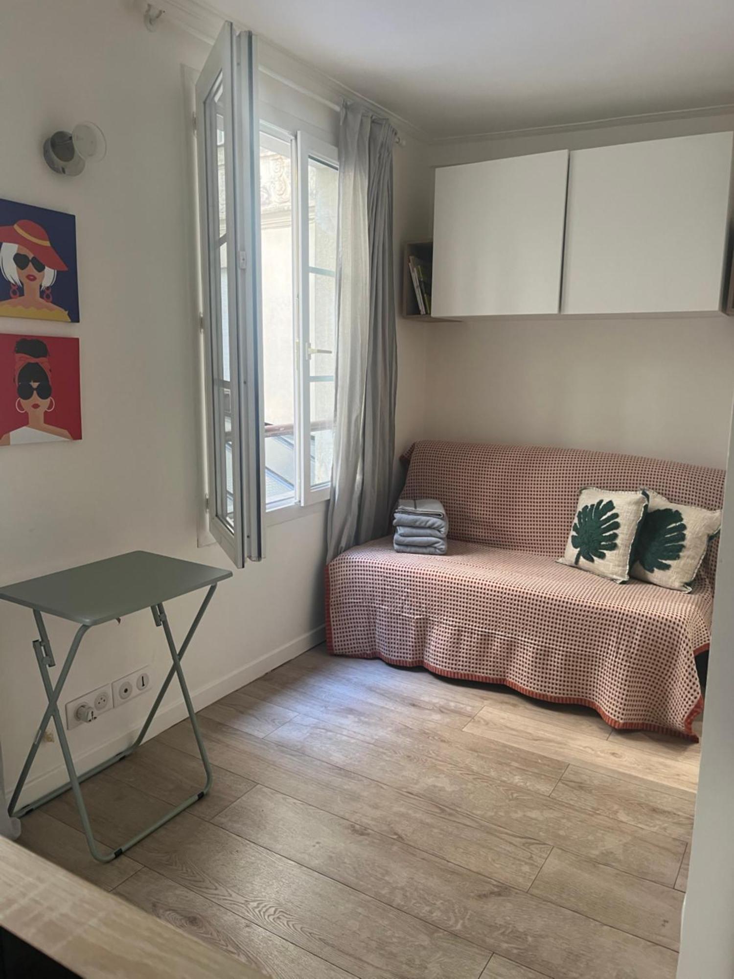 Place A 2 Minutes Du Musee Louvre Vivez A Pied Homestay *