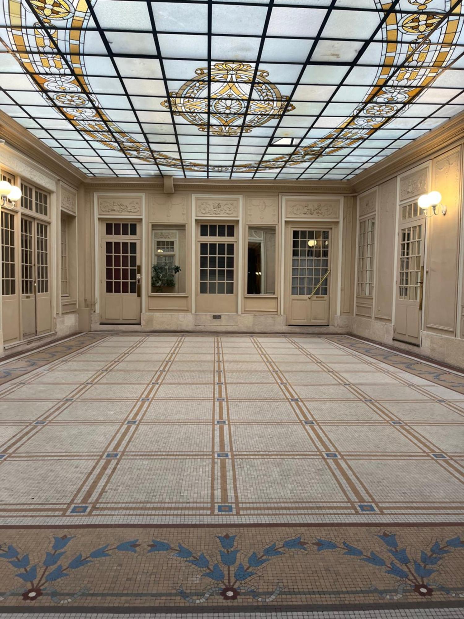 Place A 2 Minutes Du Musee Louvre Vivez A Pied Homestay Paris